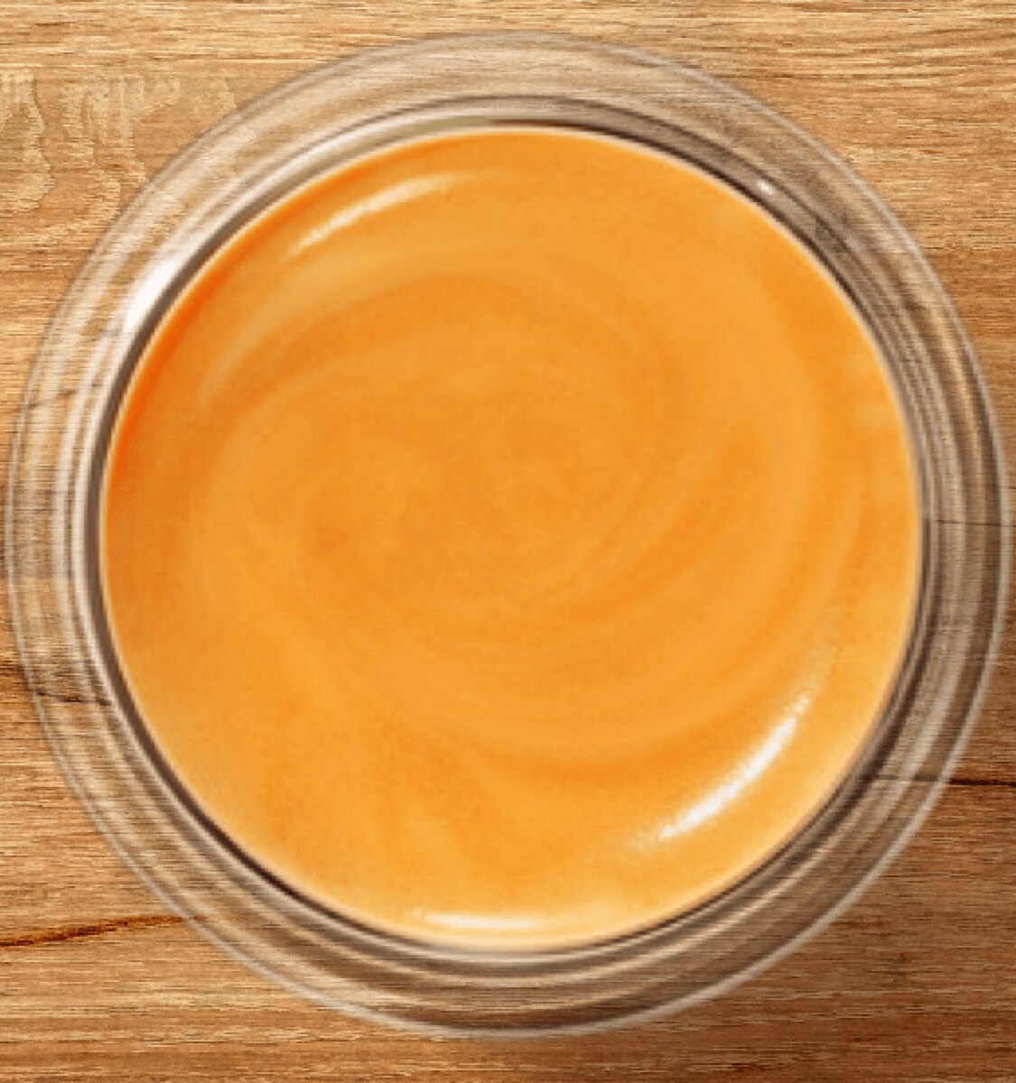 caf&eacute; com creme numa ch&aacute;vena